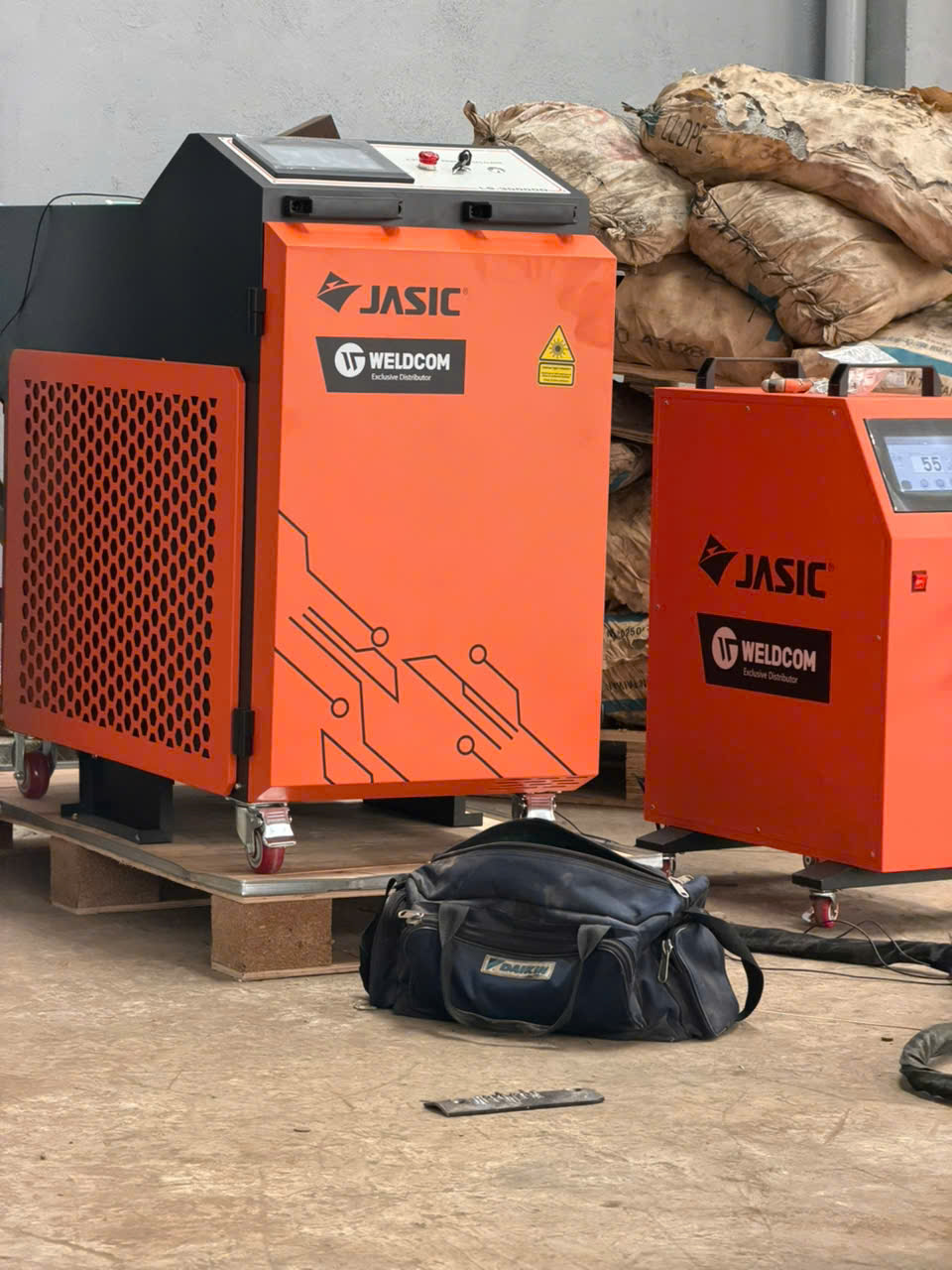 máy hàn laser jasic 3000w mới nhất 2026
