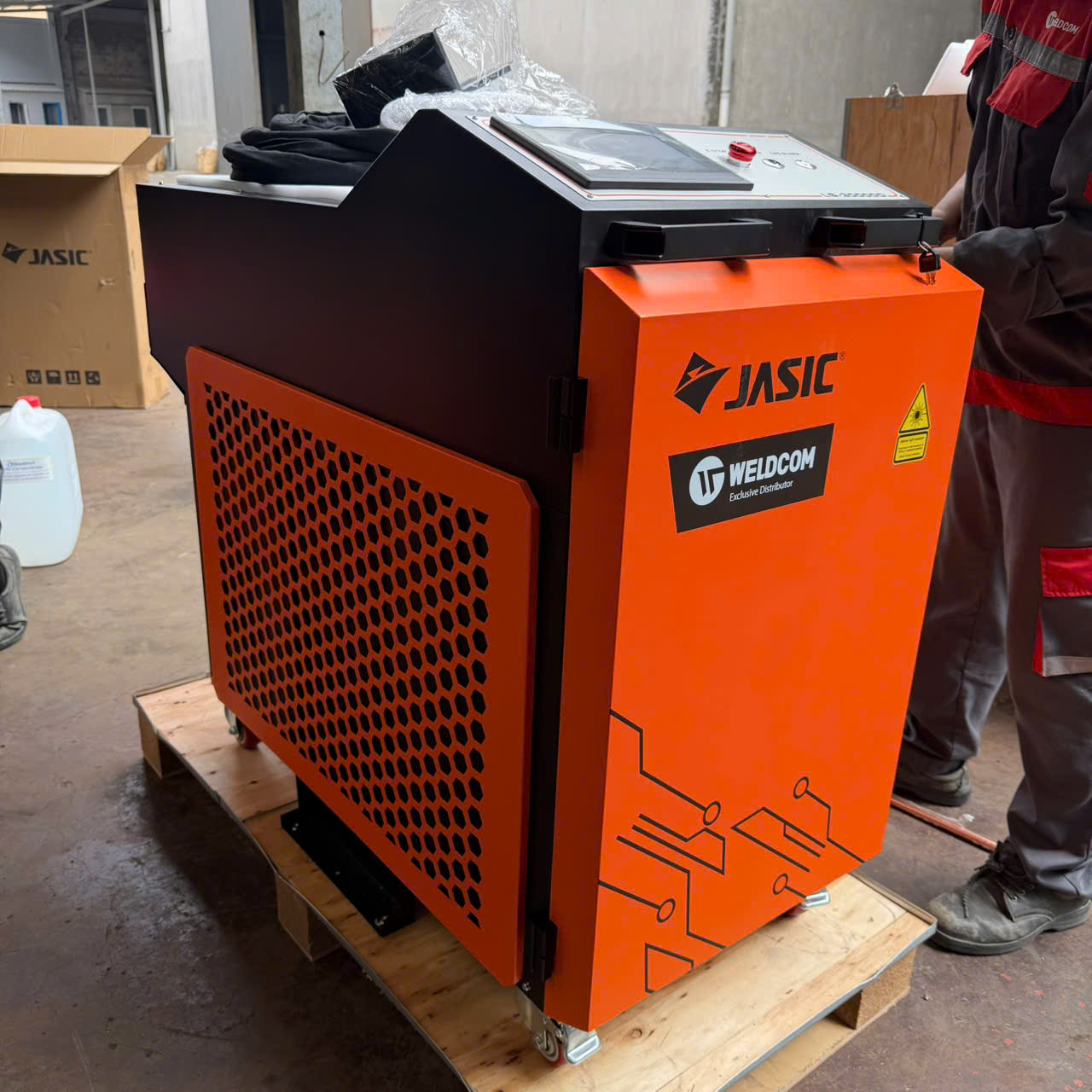 máy hàn laser jasic 3000w mới nhất 2026